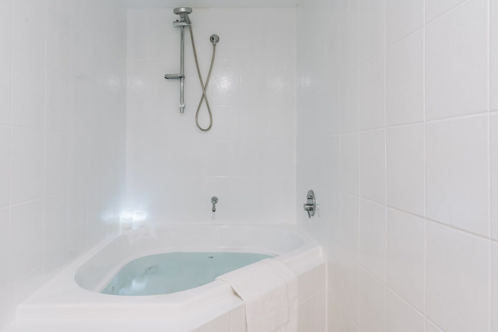 Lakeside 3-bed Apartment With Jacuzzi