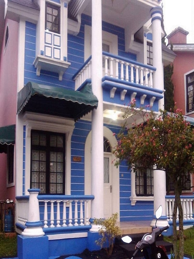 Villa Kota Bunga Teratai