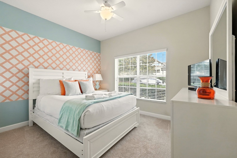 Vibrant 5BR Family Retreat in Storey Lake!