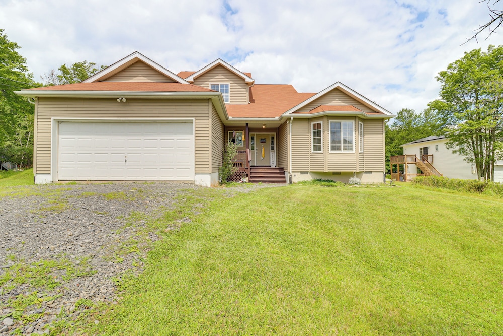 Family Retreat w/ 2 Game Rooms & Deck in Long Pond