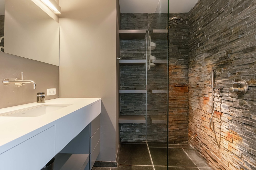 Modern Antwerp Apartment With City Views 2 Bedrooms