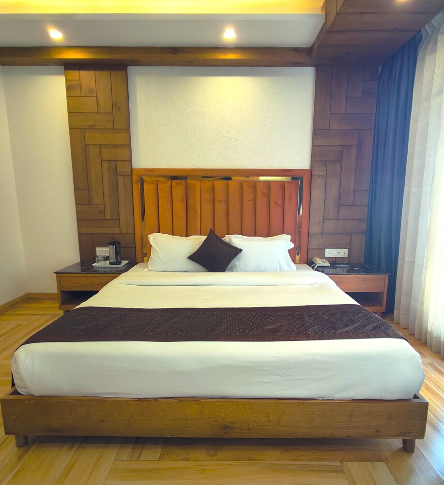 Luxury Inn by Stotrak Hotels