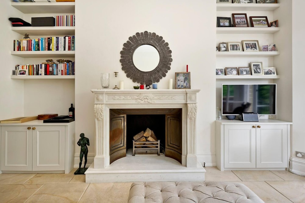 Cute 2-bed Chelsea Apartment