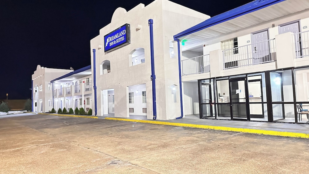 Dreamland Inn and Suites - Property Image 7