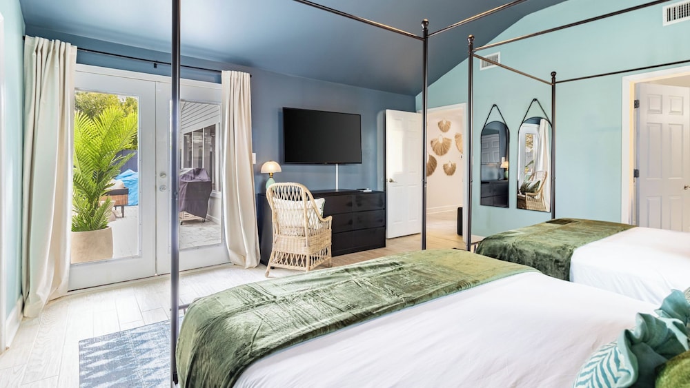 PCB Stay w/ Heated Pool, Hot Tub, Bars, Game Room & Quick Walk to Beach The Jade Oasis by Avantstay