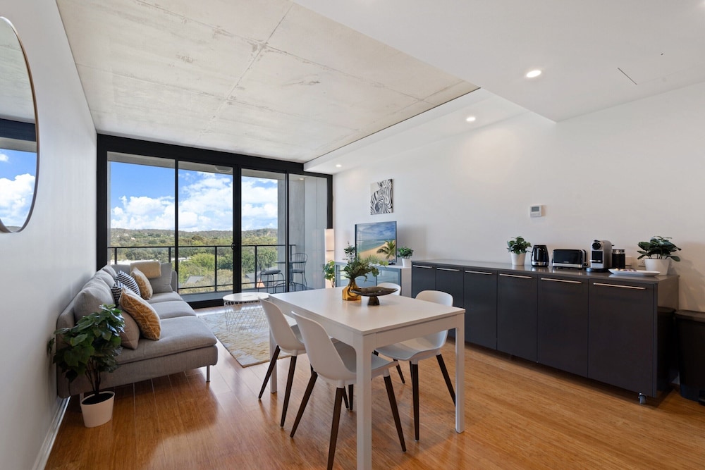 Chic 1-bed Apartment Near Canberra's Bustling CBD