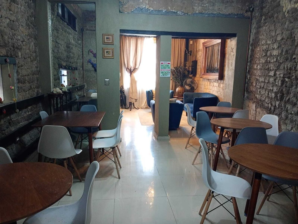 Adhoc Boutique Barrio Antiguo