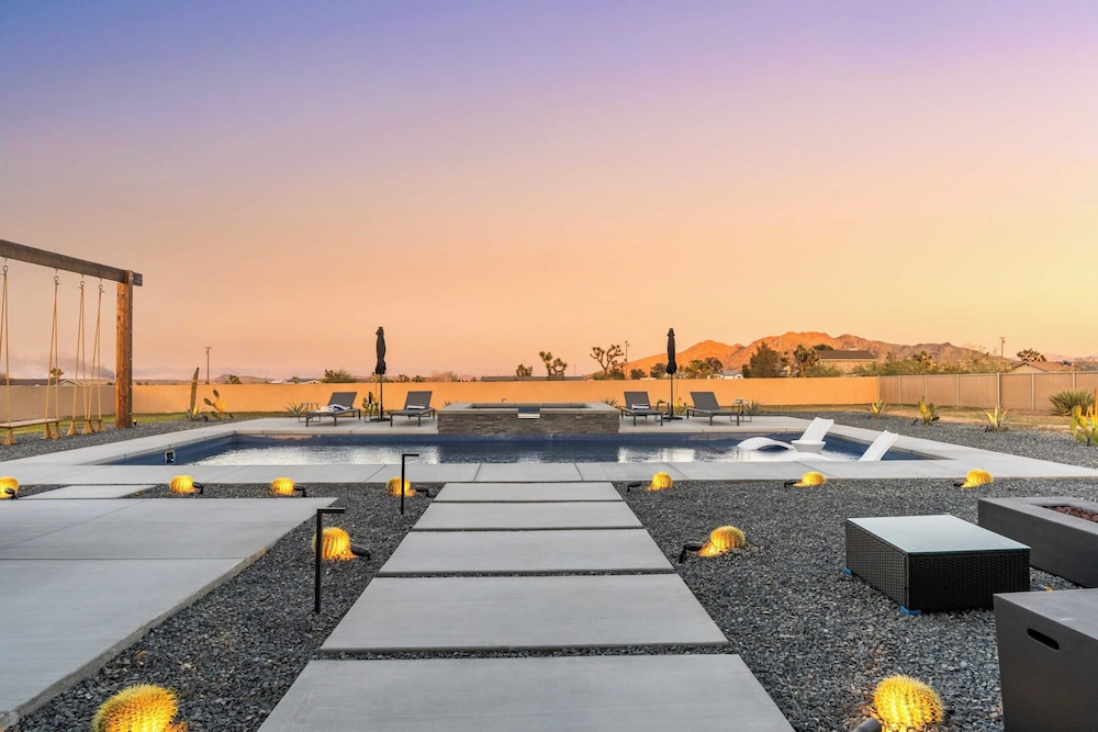 Bocce, Pool+spa, Game Room, Firepit Modern Oasis Yucca Haven by Avantstay