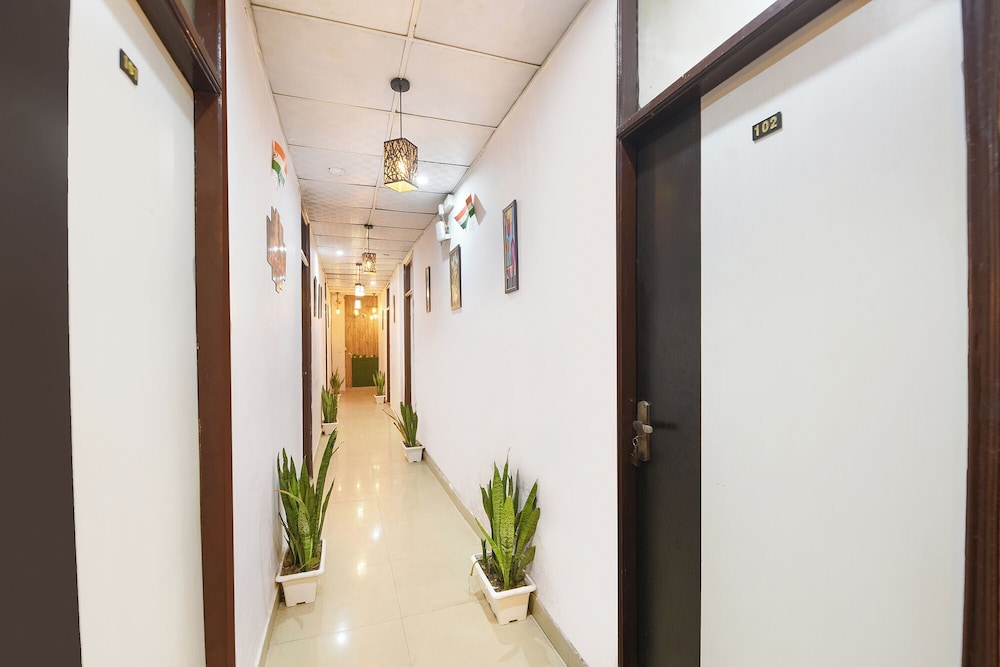 Fabhotel Lotus Inn