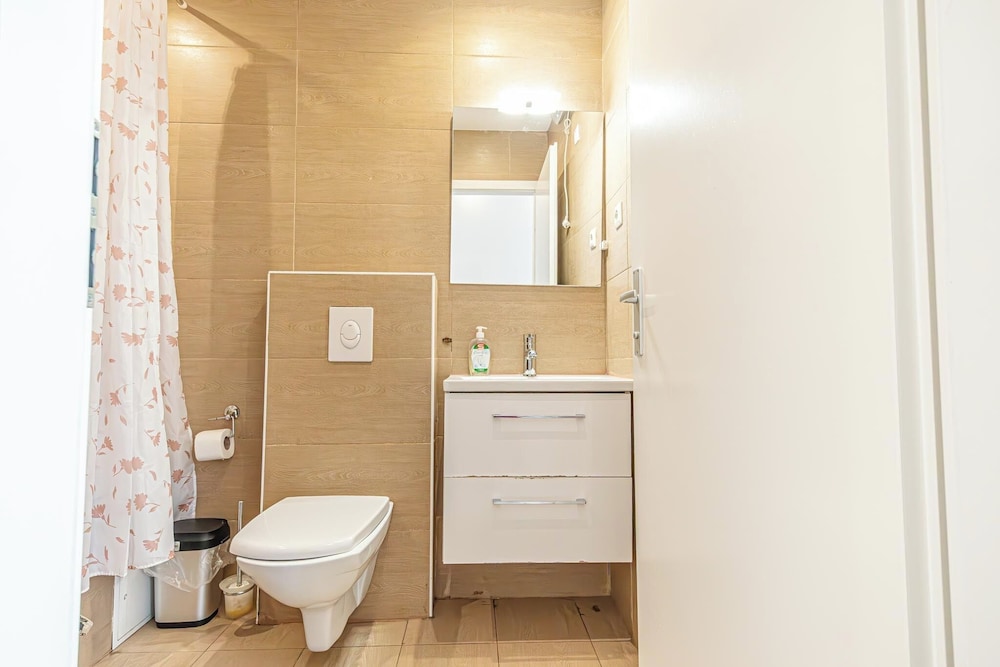 Cozy Apartment for 3 Near Lugner City