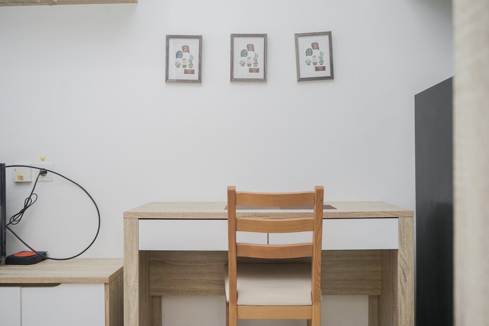 Homey Studio Apartment Springwood Residence