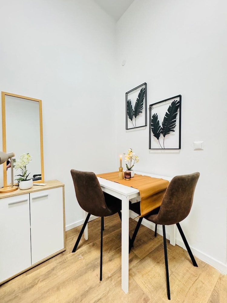 5BR Apt 10min to Matzleinsdorfer