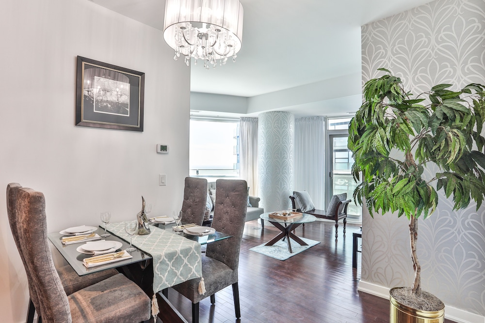 Exquisite 55th Floor 2 Bed 2 Bath Parking