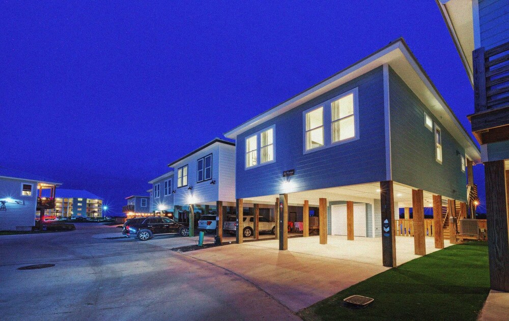 The Madison Pool, Mustang Island Beaches & Port A Fun Nearby