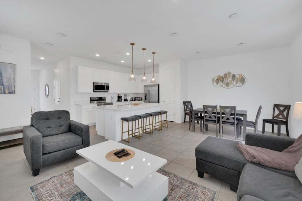 3 Beds 3 Baths Cozy Town Home 3 Bedroom Townhouse