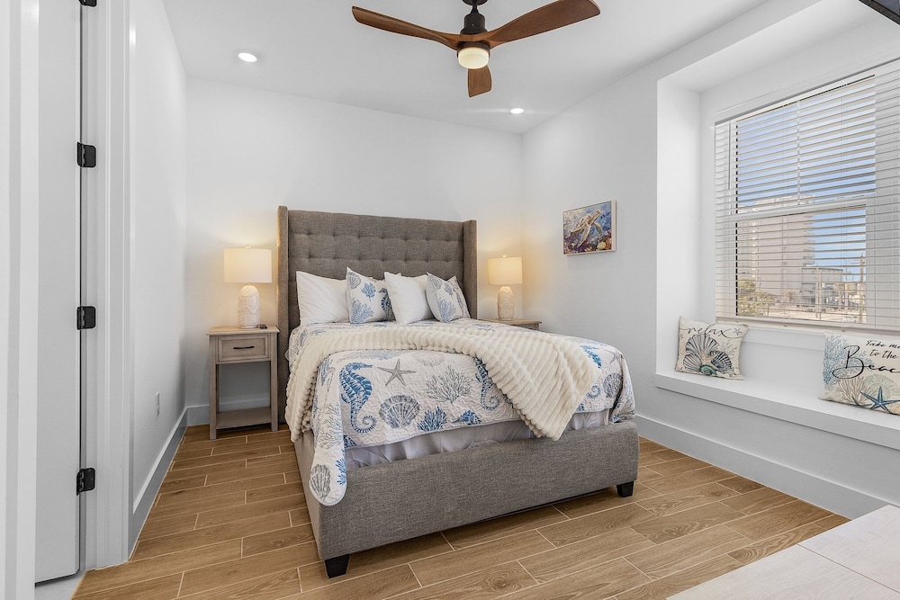 118 Fairweather Ln - Brand New 4 Bed+den/4.5 Bath Home W.hot Tub 4 Bedroom Home