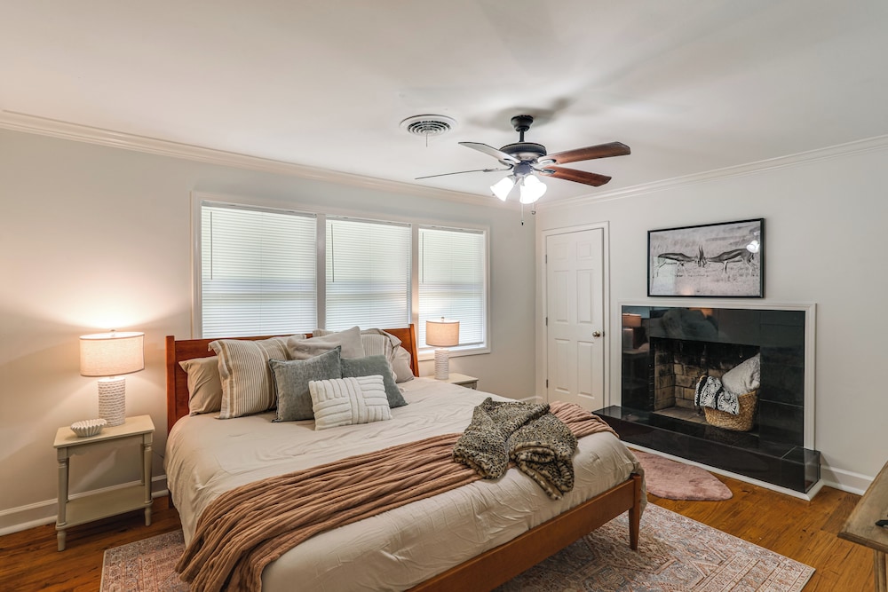 < 1 Mi to Ole Miss & The Grove! Charming Getaway