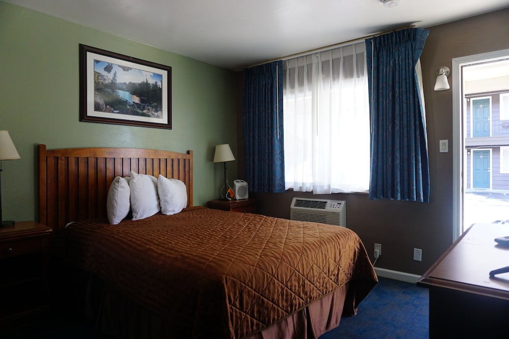 Lake Tahoe Vacations - AA Lake Tahoe Inn - Property Image 2