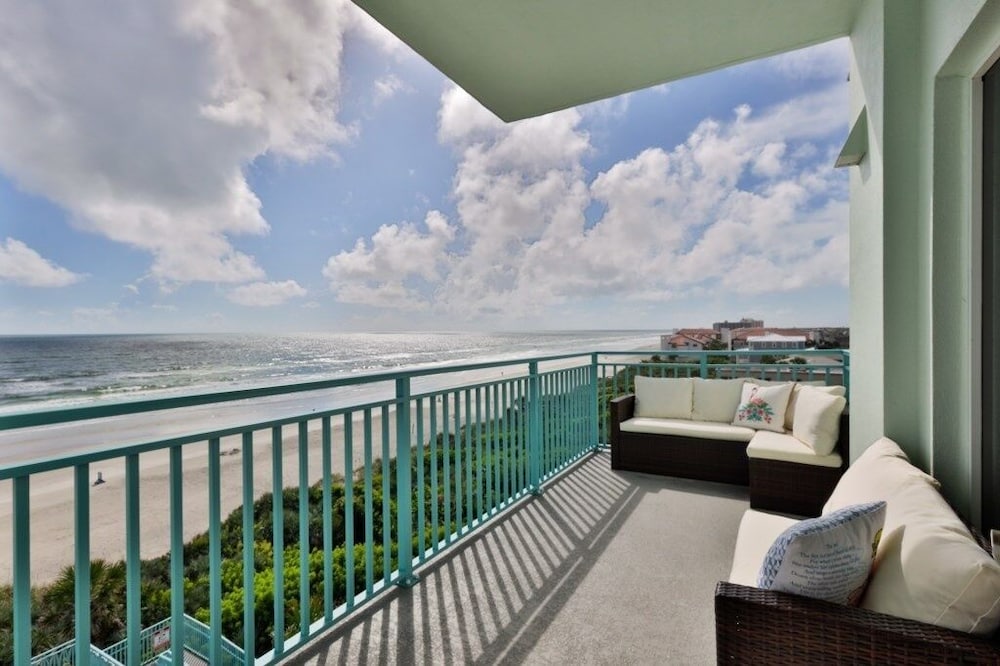 Oceanfront Condo With Beautiful Views 2 Bedroom Condo