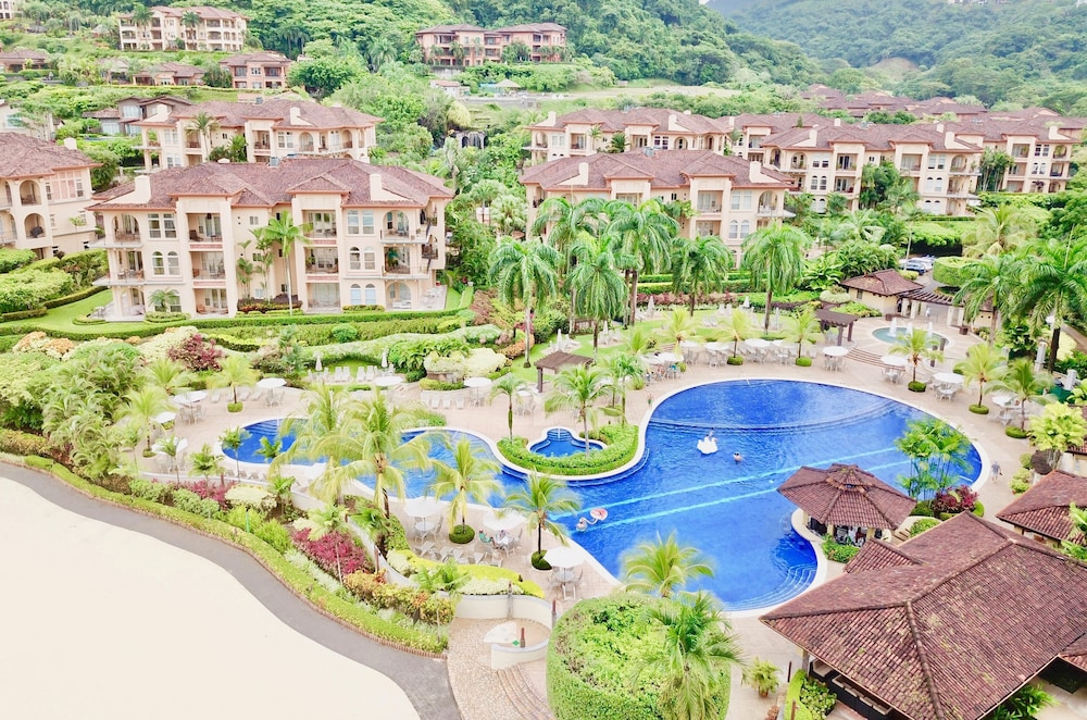 CR Luxury Los Sueños Condos