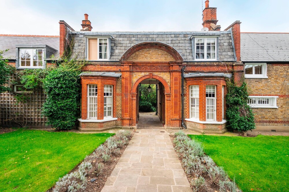 The Kensington Gatehouse - by Out of Office Lifestyle