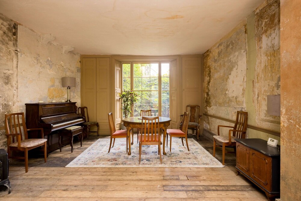 Extraordinary Grade Ii-listed Early Georgian Home
