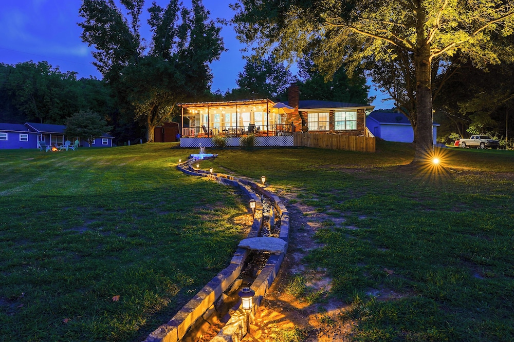 Beaver Lake Retreat w/ Deck: Paddle, Bike, Relax!