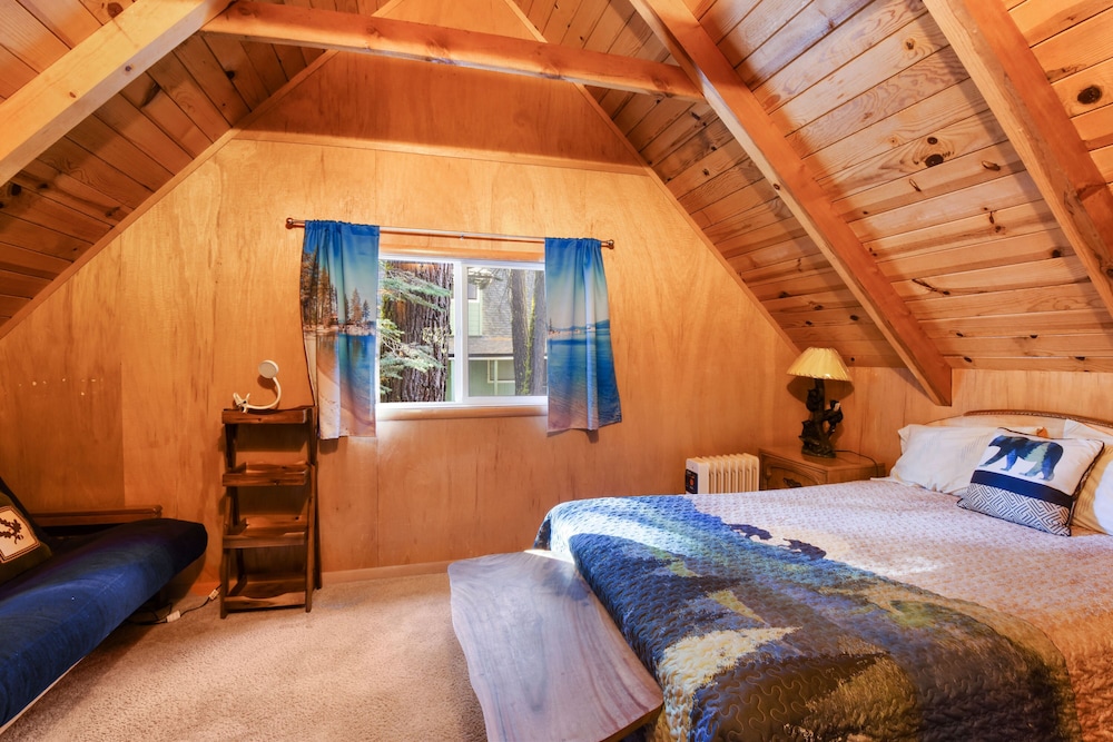 7 Minute Walk to Beach Chambers Landing Chalet view 3