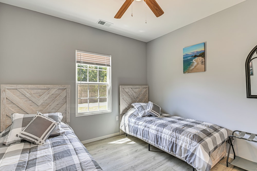 2 Mi to Marina & Lake Cumberland! Newly Built Home