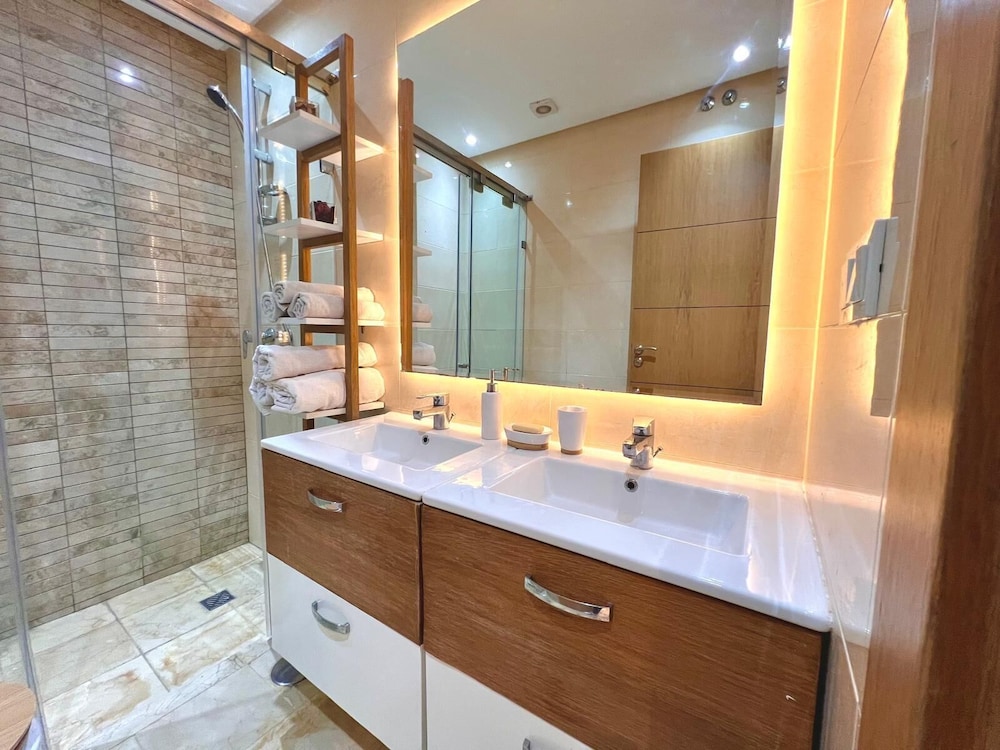 3 bedrooms apartment in secure Résidence