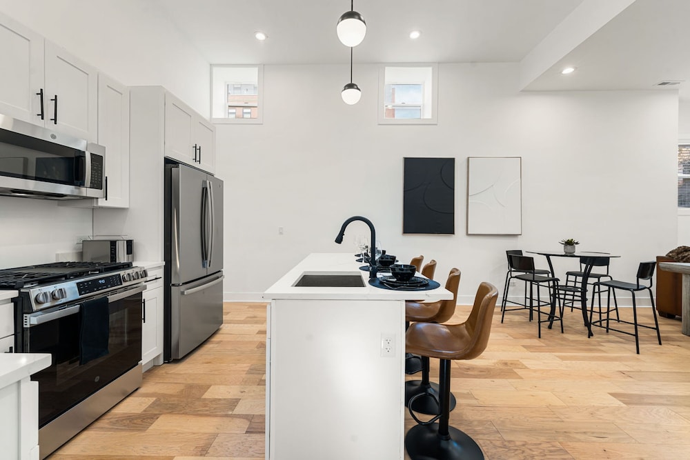 New Listing Family West Town Unit