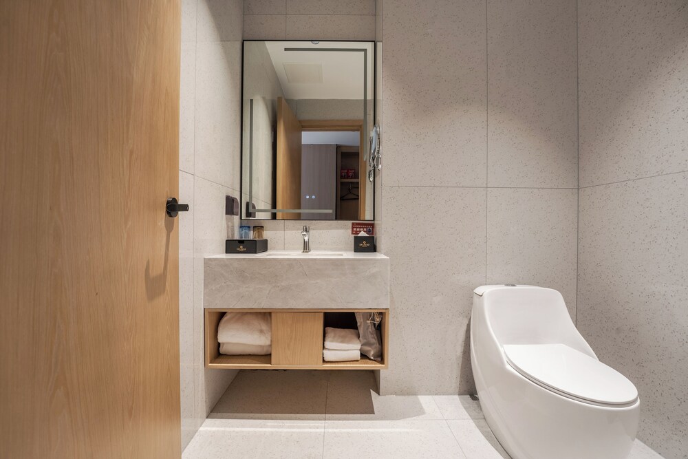 Wanzai Yijia La Maison Hotel