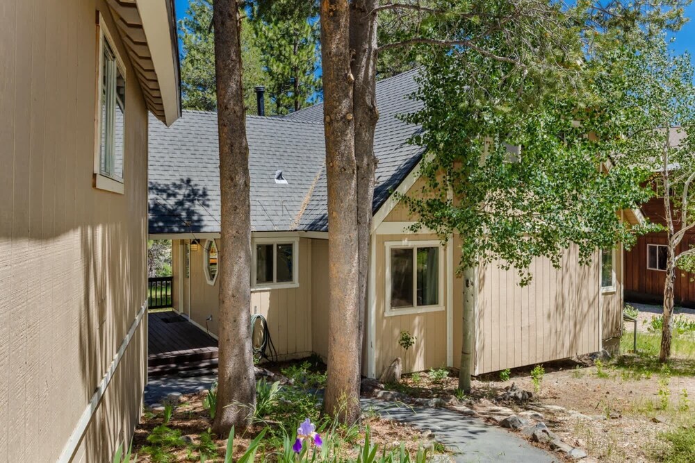 Alder Creek Paradise - Tree-lined Cabin Stay for 7