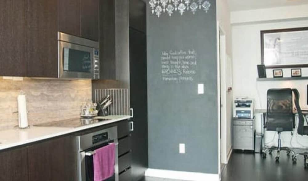 NGE Stays - Downtown Suite Lake View - Image 5