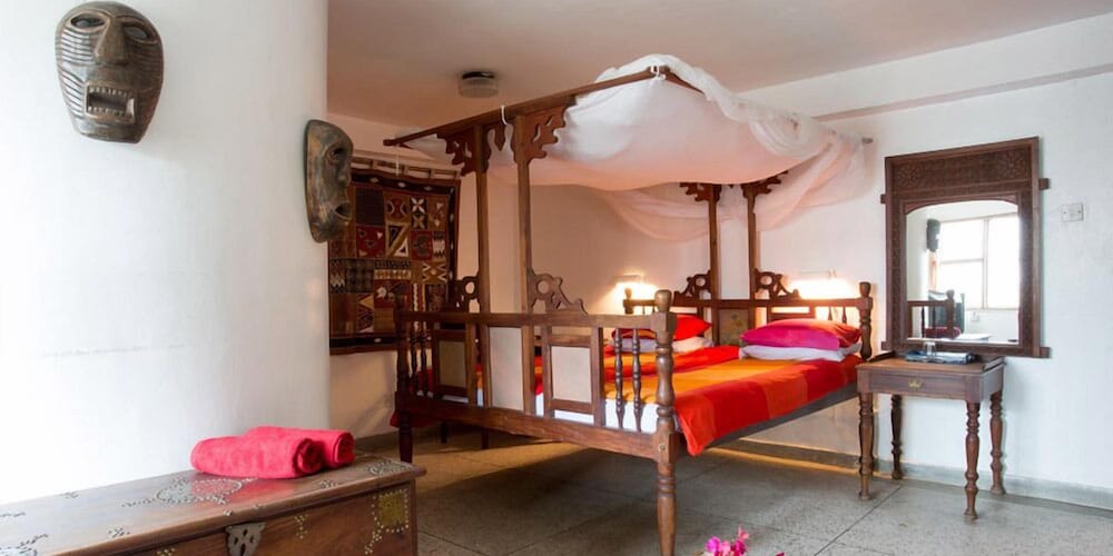 Q-Bar & Guest House