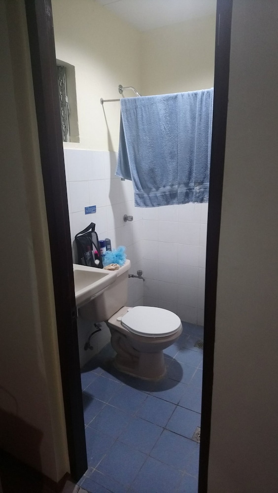 Cebu Vacations - Cebu Pensione Plaza by HiveRooms - Property Image 5