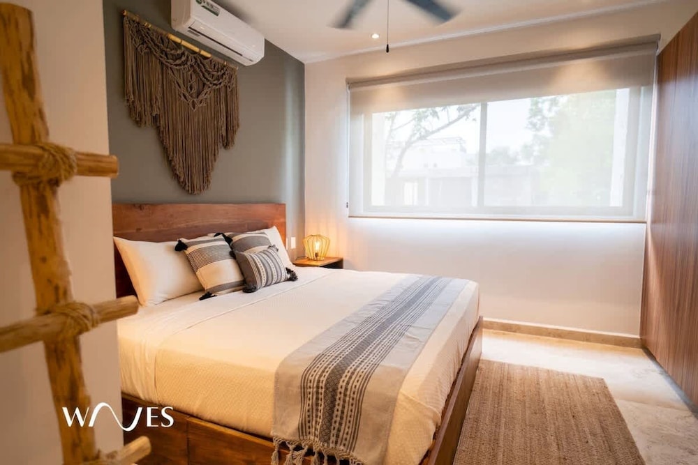Prime Location 2 BR Apartment With Natural Ligthed LX Amenities by Waves Management