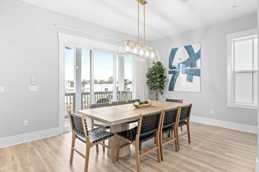 2 Homes in Inlet Beach by Avantstay Sleeps 24, Walk to Beach, Free Golf Cart, Rooftop Decks, Pool Access