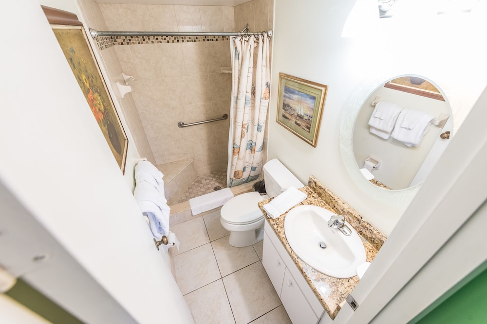 Cocoa Beach Club by Happy Palm Stays