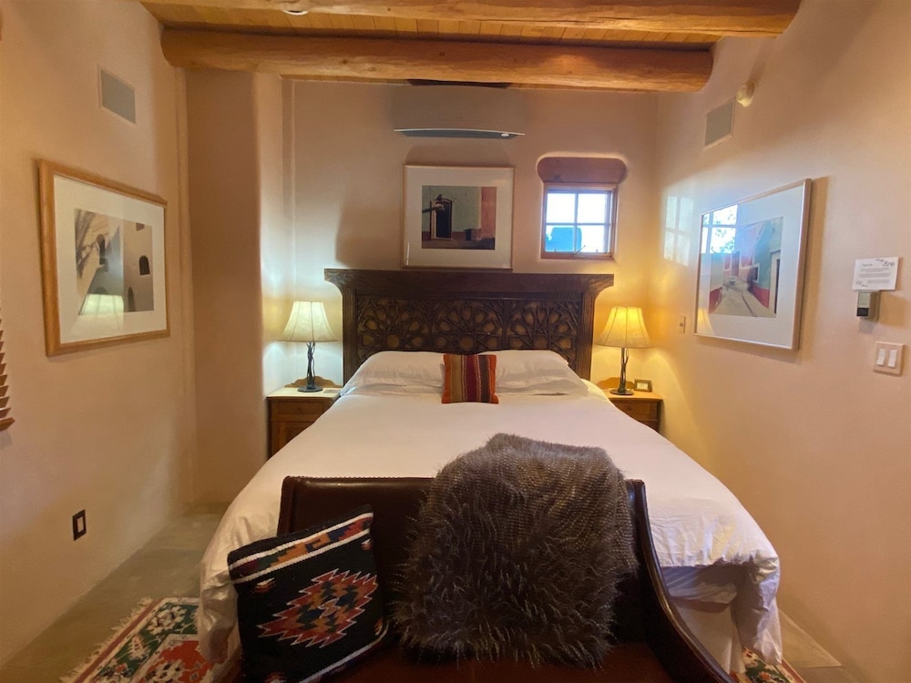 Piñon Dream - Walk to The Plaza, Comfortable Southwestern Style view 2