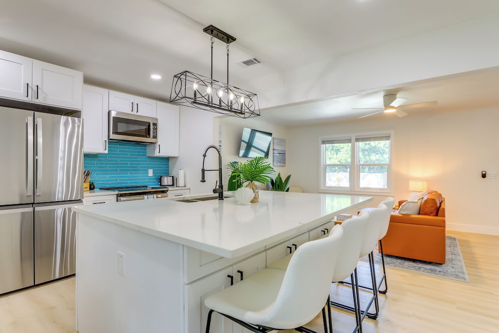 Private Hot Tub & Fenced Yard: Sleek Gulfport Home