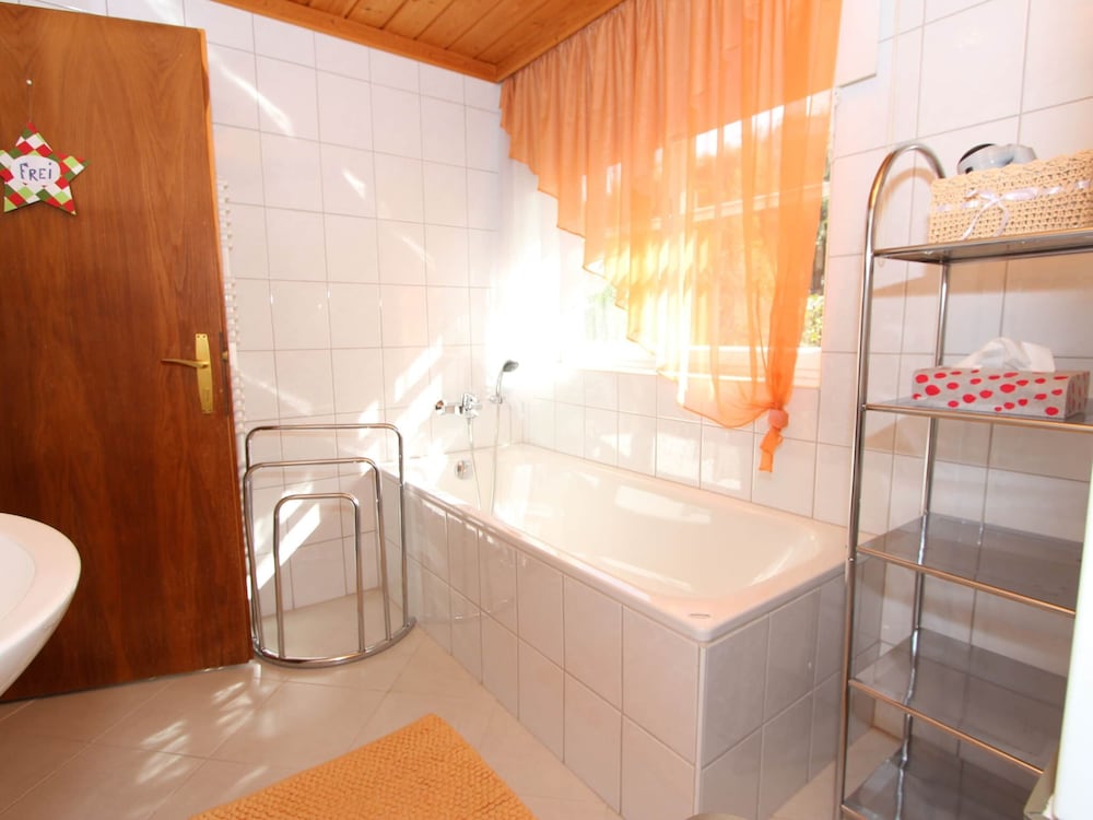 Cozy Chalet in Bramberg am Wildkogel with Sauna near Ski Lift