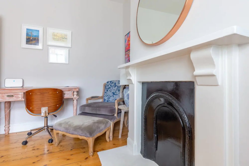 Stylish 1 Bedroom Apartment in Nine Elms With Garden