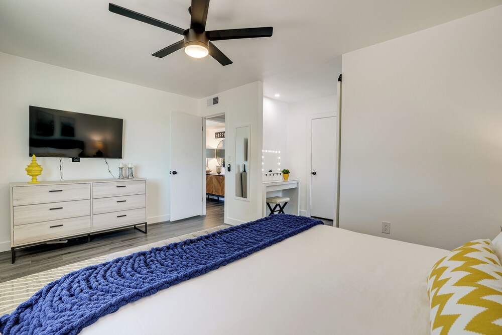 Luxury Golf Course Retreat in Sun City!