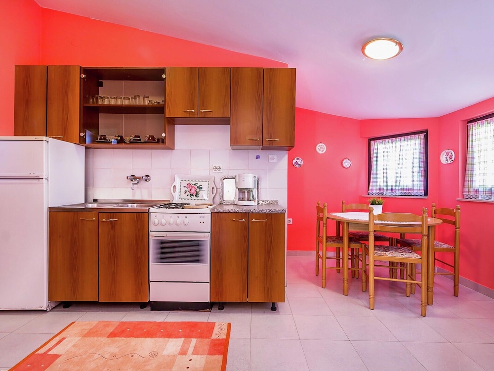 Apartment in Liznjan With Pool and Terrace view 5
