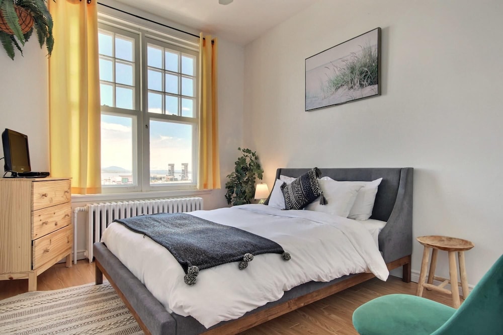 Double Room River View - Image 3