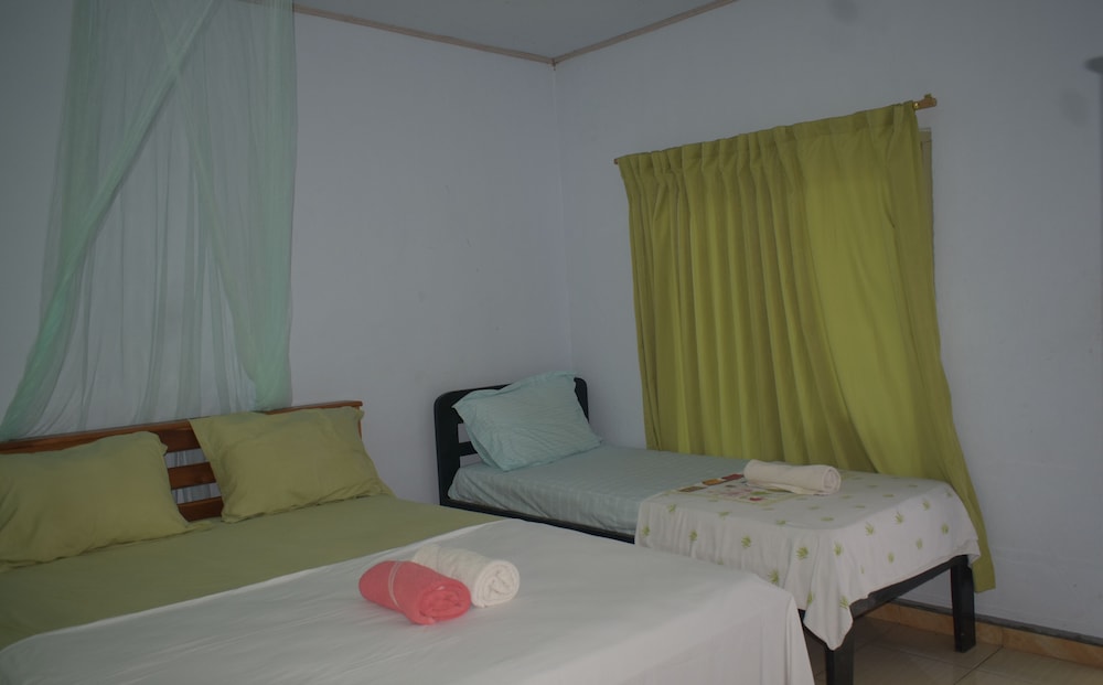 Del Mar Home Stay and Cafe