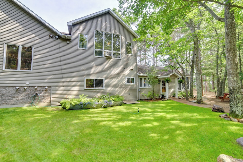 Private Sandy Beach: Lake Superior Group Retreat
