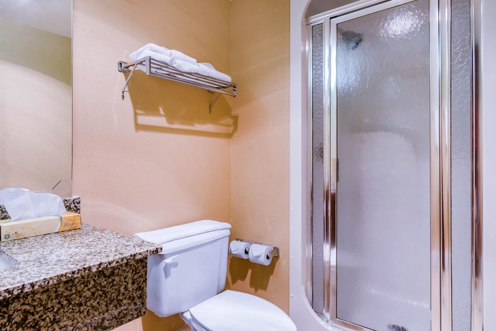 Quality Inn & Suites Carthage near Precious Moments Chapel