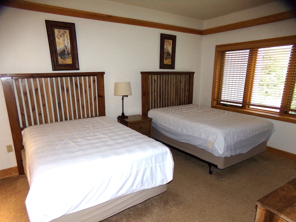 Chateau DuMont Oversized 2 Bed 2 Ba CDMR view 2